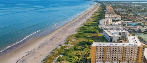 Located close to local restaurants, shops and activities
