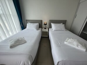 Twin Room | Desk, free WiFi