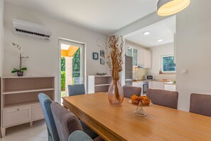 Dining - Vila Lotus 13k by Istrabook (Pula)