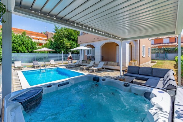 Terrace/patio - Villa Lotus 13E with private pool and jacuzzi. (Pula)