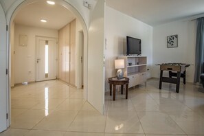 Interior - Villa Lotus 13E with private pool and jacuzzi. (Pula)