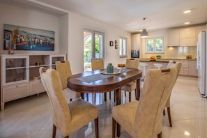 Dining - Villa Lotus 13E with private pool and jacuzzi. (Pula)