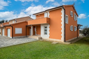 Exterior - Villa Lotus 13D with private pool and jacuzzi. (Pula)