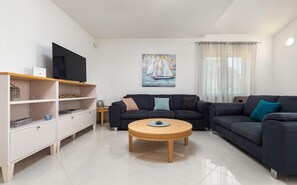 TV - Villa Lotus 13D with private pool and jacuzzi. (Pula)