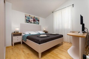 4 bedrooms, internet, bed sheets - Villa Lotus 13D with private pool and jacuzzi. (Pula)