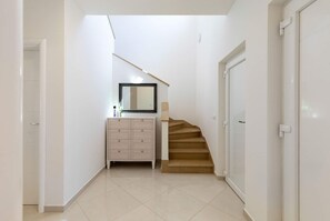 Interior - Vila Lotus 13j by Istrabook (Pula)