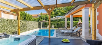 Vila Lotus 13h by Istrabook