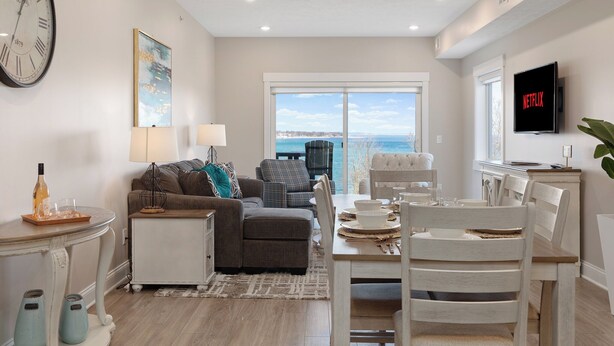 In-room dining - 539 Bay St. Lake View Condo Unit 402W (Traverse City)