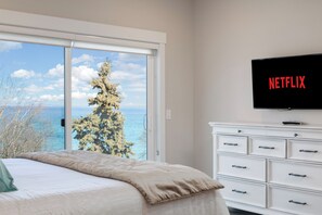 Condo - 539 Bay St. Lake View Condo Unit 402W (Traverse City)