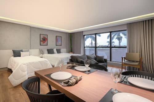 Quarto triplo luxo | Cofres nos quartos, cortinas blackout, quartos à prova de som