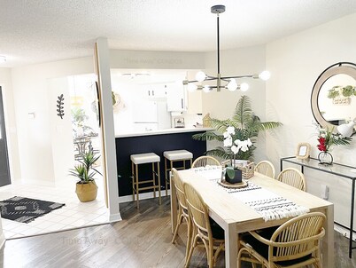 BEAUTIFUL 2-Bd/2-Bth Condo, Resort, In/Outdoor Pools, Hot Tub Golf Fit Ctr QUIET