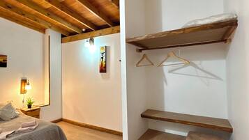2 quartos, ferros/tábuas de passar roupa, Wi-Fi, roupa de cama