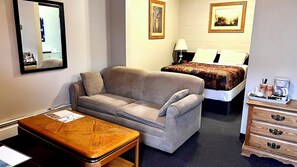 Single Kitchenette Room | Individually decorated, individually furnished, desk, laptop workspace