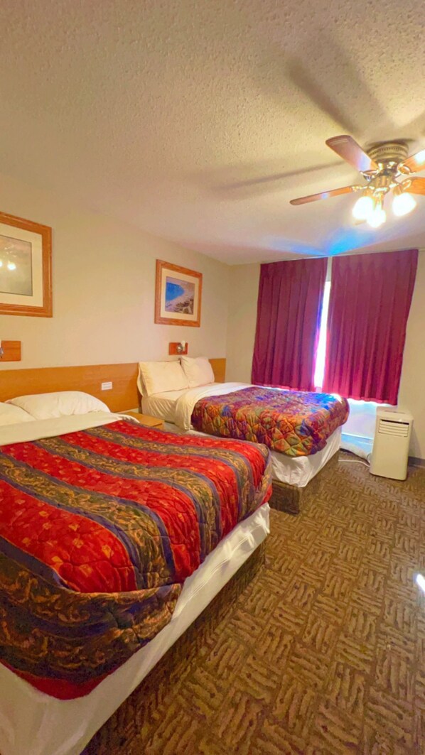 Dubbelrum för familj | Individuell inredning, unika möbler, skrivbord och arbetsyta för laptop