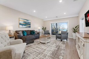 Condo | Living room - 539 Bay St. Lake View Condo Unit 404E (Traverse City)