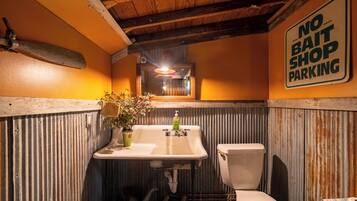 Bruser, håndklæder, Sæbe, Toiletpapir