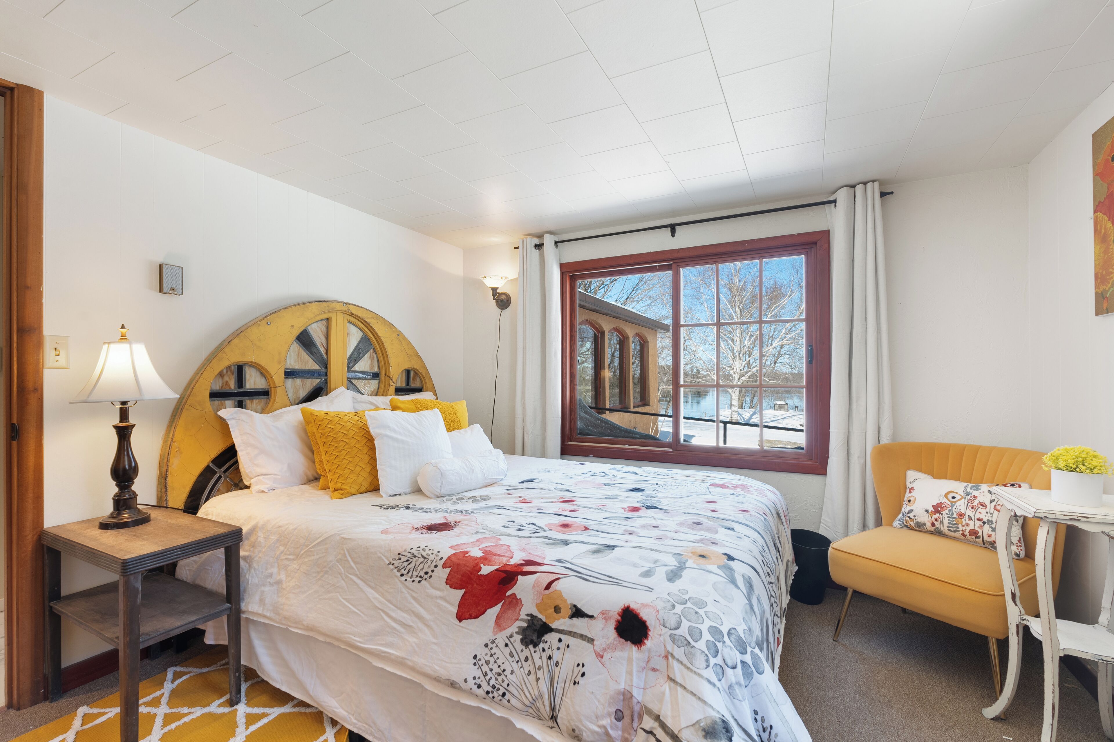 9 bedrooms, free WiFi, bed sheets