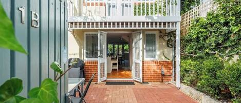 تناول الطعام بالخارج