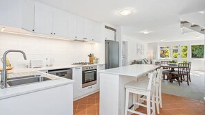 Fridge, microwave, oven, stovetop - Stylish Living Near Port Beach With Two Car Bays
+ Starlink Internet
 (North Fremantle)