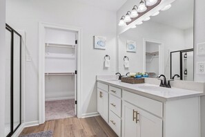 Unclassified image, 5 of 40, button - Stylish Family Townhouse in Baton Rouge LA- BC1004 (Baton Rouge)