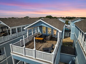 Outdoor dining - Spring Break, Sunset Deck, Gameroom, 1 block to beach, Sleeps 17, gas grill (Panama City Beach)
