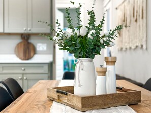 Dining - Spring Break, Sunset Deck, Gameroom, 1 block to beach, Sleeps 17, gas grill (Panama City Beach)