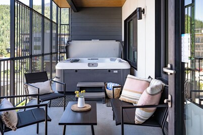 The Selkirk House by Revelstoke Vacations