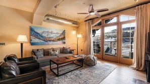 Living area - DOWNTOWN LUXURIOUS PENTHOUSE CONDO W/ PRIVATE SKI LOCKER (Steamboat Springs)
