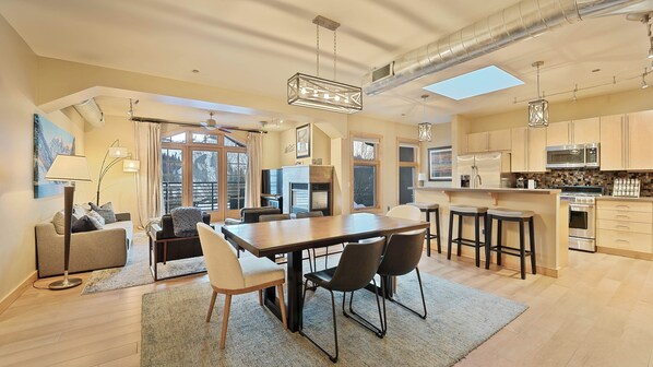 Interior - DOWNTOWN LUXURIOUS PENTHOUSE CONDO W/ PRIVATE SKI LOCKER (Steamboat Springs)