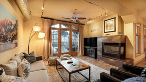 Living area - DOWNTOWN LUXURIOUS PENTHOUSE CONDO W/ PRIVATE SKI LOCKER (Steamboat Springs)