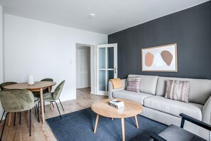 TV, stereo - Fantastic Prenzlauer Berg 2BR, by Blueground (Berlin)