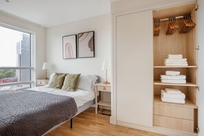 2 chambres, fer et planche à repasser, Wi-Fi, draps fournis