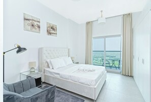 مكتب ومكواة/لوح كي وواي فاي مجانًا وملاءات أسرّة