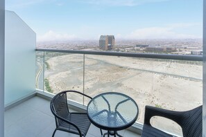 المنطقة المحيطة بالمنشأة