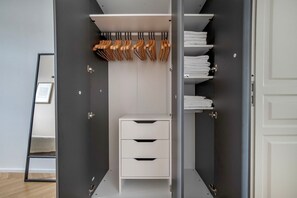 Interior - Leopoldstadt 2br w/ balcony, nr Danube & Prater, by Blueground (Vienna)