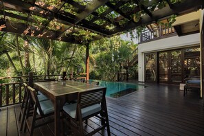 Outdoor dining - Dream VILLA 4 BD within 5 ★ BALI luxury CLIFF TOP RESORT  (Bali)