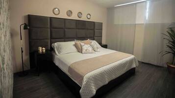 5 bedrooms, WiFi, bed sheets