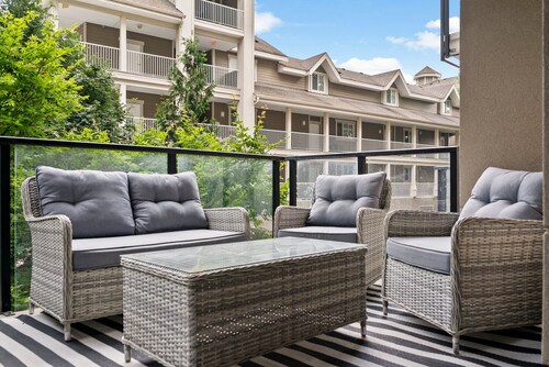 Oasis on Mara lake in 2 bedroom, 2 bathroom condo. Pool and Boat Slip