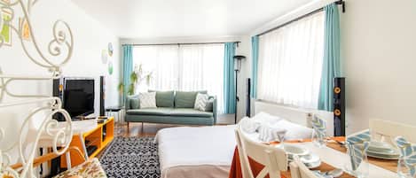 Casa urbano | Área de estar | Brinquedos, livros, biblioteca musical, aparelho de som