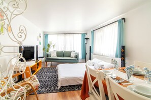 City-House | Wohnbereich | Kinderspielzeug, Bücher, Musikbibliothek, Stereoanlage