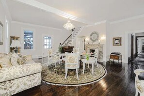 Living area - Lake Osceola Retreat 100-Acre Private Lake Home (Osceola)