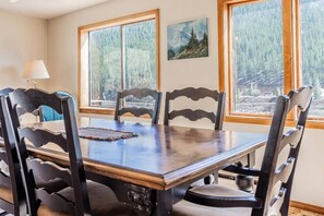 Dining - Fawn Haven On The Lake (Bailey)