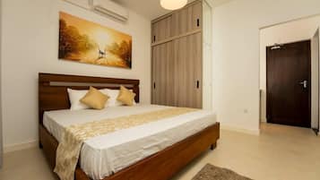 3 quartos, ferros/tábuas de passar roupa, Wi-Fi, roupa de cama