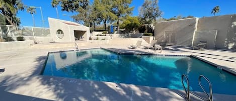 室外游泳池,恒温泳池