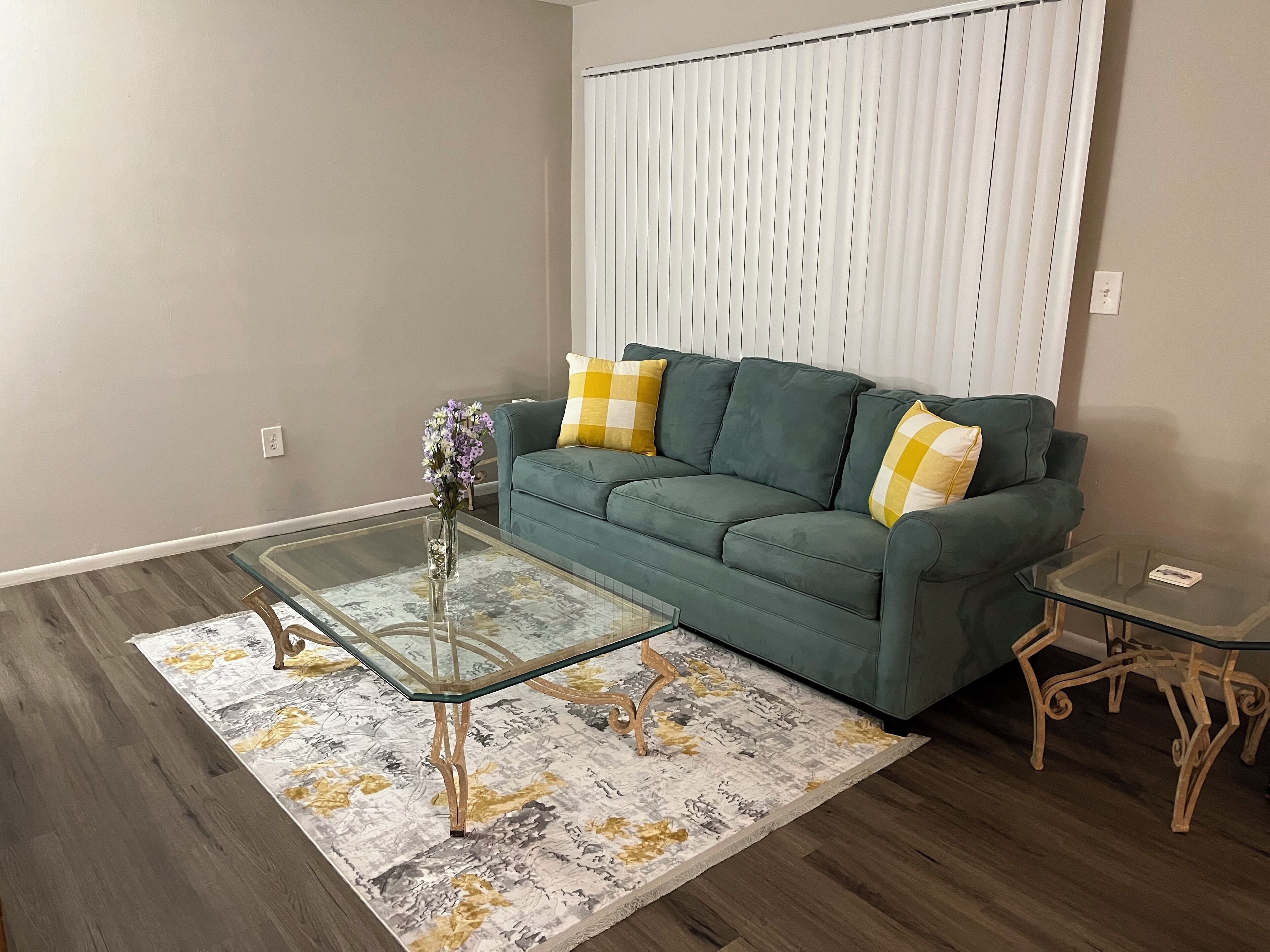 Cozy Retreat, 1.8 miles to stadium