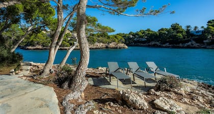 Holiday Apartment "Ferrera Suite" with Shared Pool, Private Terrace & Wi-Fi
