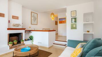 Télévision, cheminée