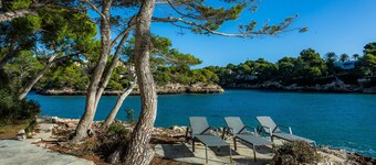 Holiday Apartment "Ferrera Suite" with Shared Pool, Private Terrace & Wi-Fi