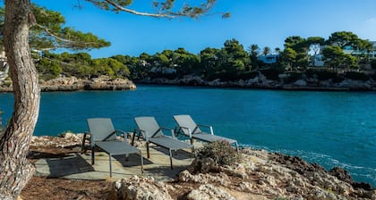 Ferienwohnung "Ferrera Suite" mit Gemeinschaftspool, privater Terrasse und Wi-Fi