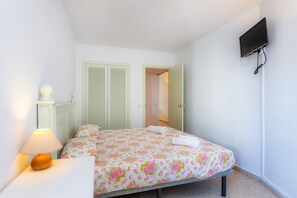 1 bedroom, free WiFi, bed sheets - Holiday Apartment "Ferrera Suite" with Shared Pool, Private Terrace & Wi-Fi (Cala Ferrera)
